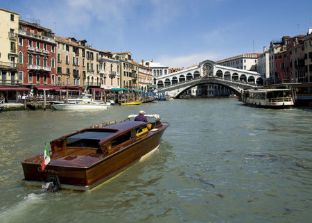 See the Venice Italy Live Webcam from Rialto Bridge